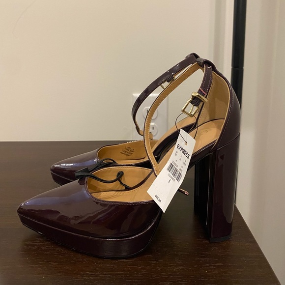 EXPRESS 
CLOSED POINTED TOE PLATFORM PUMPS - Picture 2 of 3
